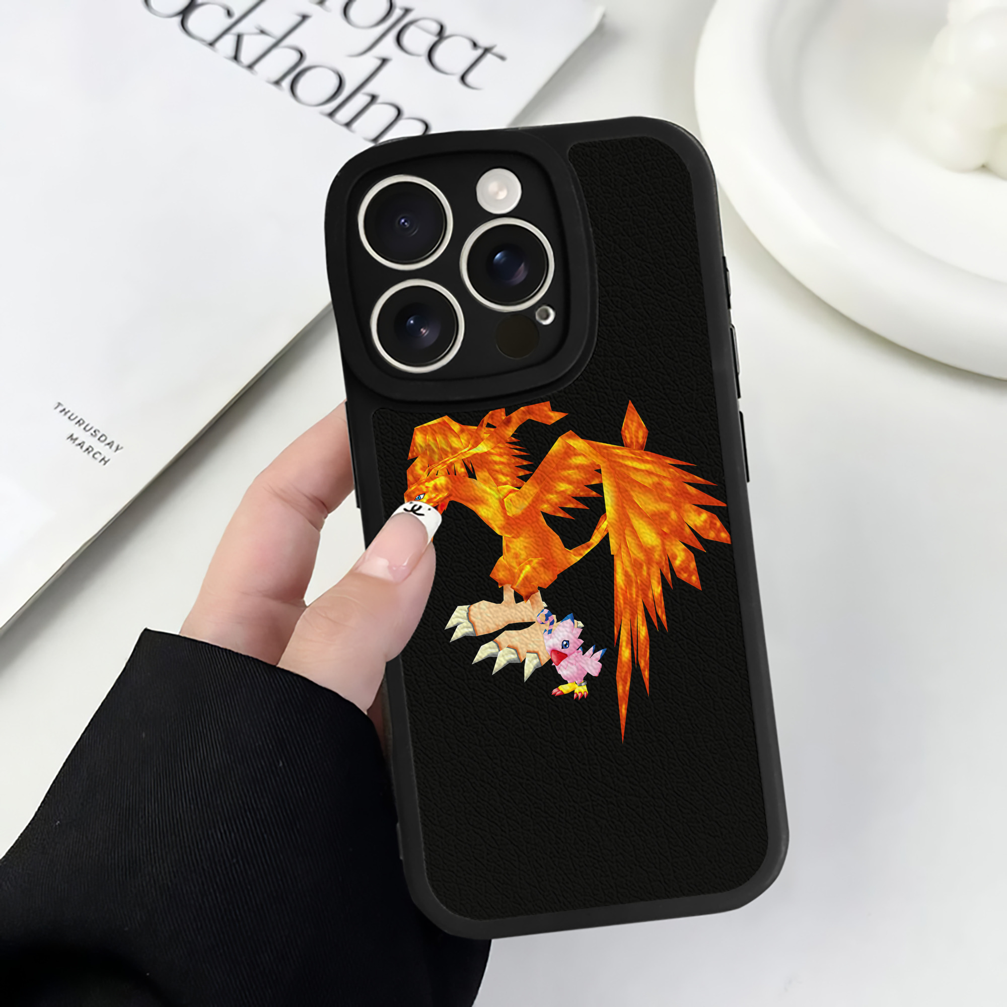 （画像用） Digimon デジタルモンスター/デジモン 【iPhone 16シリーズ対応】シリコンスマホケース（レザー調） 材質：シリコン